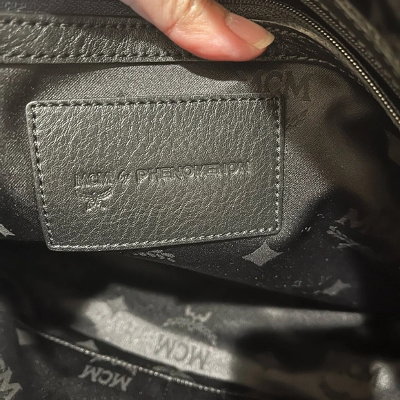 MCM Phenomenon Jumbo shoulder Bag - Picture 13 of 16